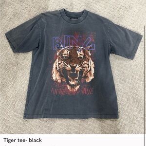 Tiger tee black size small